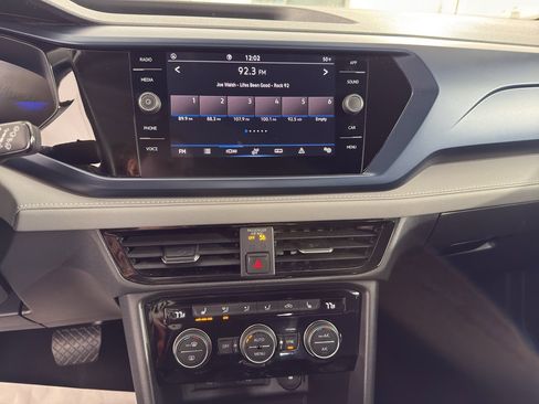 Used 2024 Volkswagen Taos SE image 22