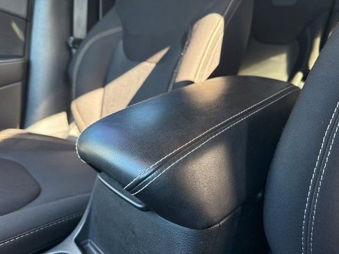 Used 2016 Jeep Cherokee Latitude w/ Cold Weather Group image 19