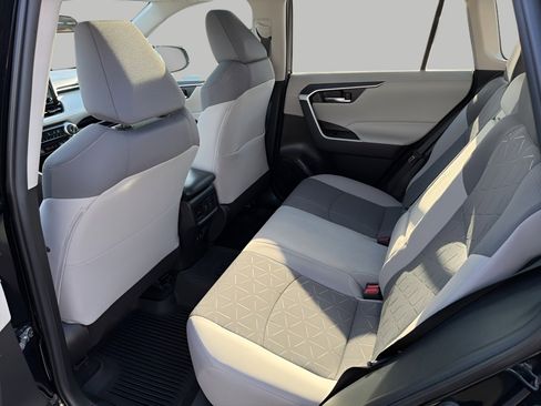 Used 2021 Toyota RAV4 XLE w/ Convenience Package image 22