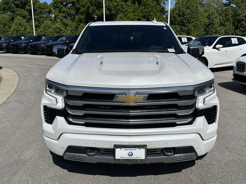 Used 2024 Chevrolet Silverado 1500 High Country AWD/4WD image 3