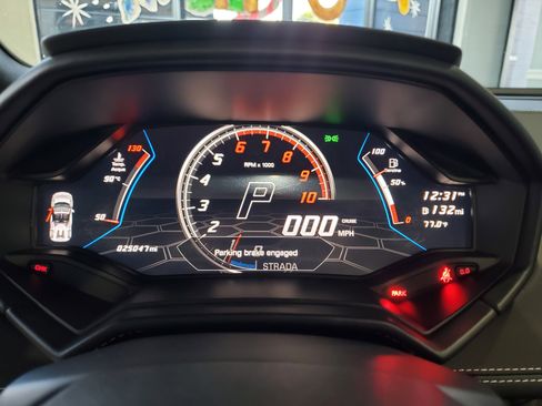 Used 2021 Lamborghini Huracan EVO image 35