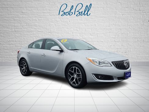 Used 2017 Buick Regal Sport Touring image 1