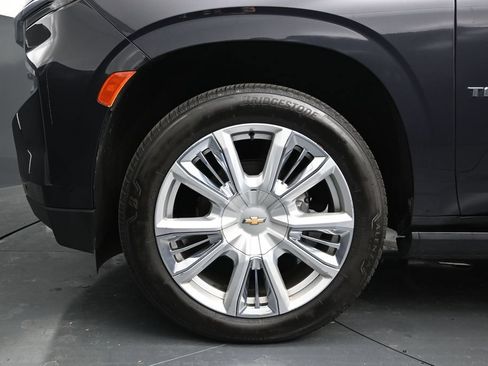 Used 2022 Chevrolet Tahoe High Country w/ Premium Package 2 AWD/4WD image 15