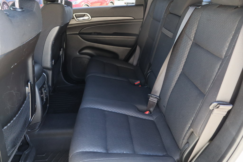 Used 2021 Jeep Grand Cherokee Laredo AWD/4WD image 24