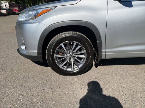 Used 2017 Toyota Highlander XLE AWD/4WD image 29