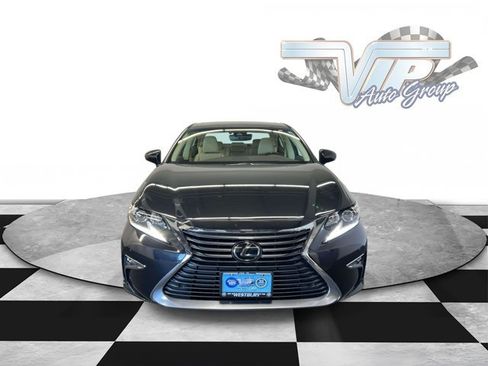 Used 2017 Lexus ES 350 w/ Navigation System Package image 2