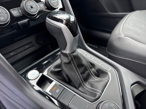 Certified 2024 Volkswagen Taos SE image 35