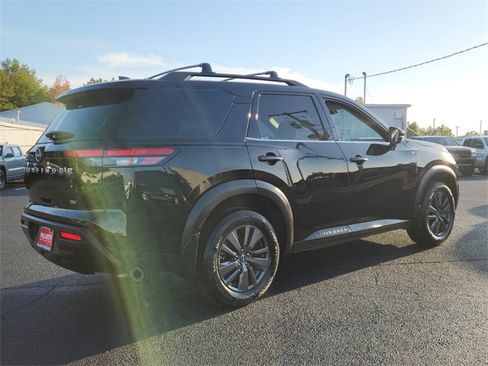 Certified 2022 Nissan Pathfinder SV image 3