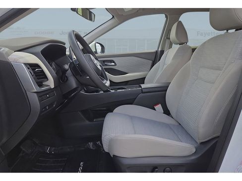 Used 2023 Nissan Rogue SV FWD image 14