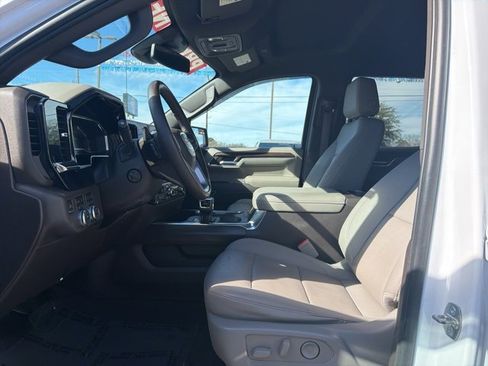 Used 2023 GMC Sierra 1500 SLT image 13