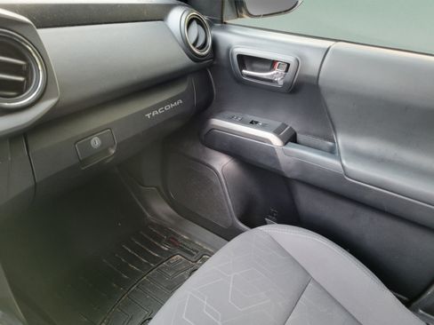Used 2018 Toyota Tacoma TRD Sport RWD image 20