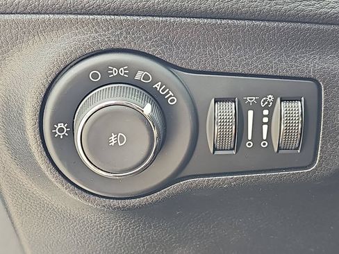 Used 2019 Jeep Compass Latitude w/ Cold Weather Group AWD/4WD image 30