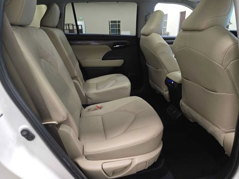 Used 2020 Toyota Highlander Platinum AWD/4WD image 25