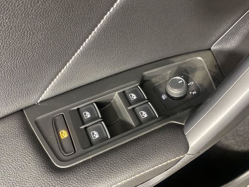 Used 2023 Volkswagen Tiguan SE AWD/4WD image 14