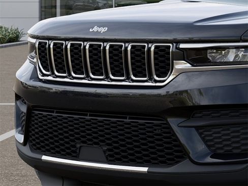 New 2025 Jeep Grand Cherokee Laredo X w/ Luxury Tech Group I image 11