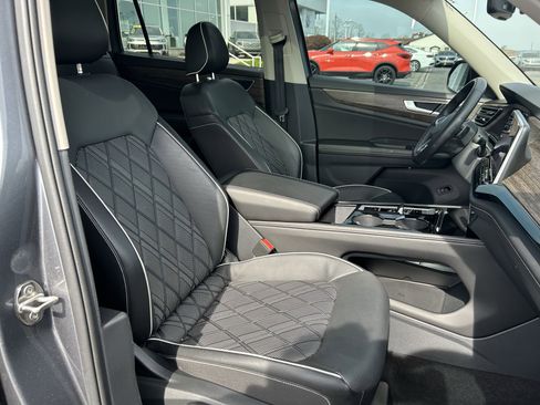 Certified 2024 Volkswagen Atlas SEL Premium R-Line image 27