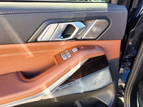 Used 2021 BMW X7 M50i w/ Dynamic Handling Package image 25