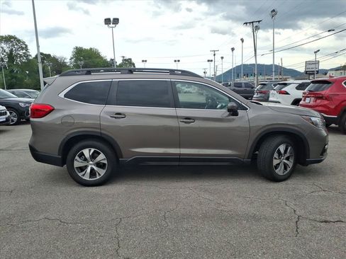 Used 2022 Subaru Ascent Premium w/ Convenience Package AWD/4WD image 3