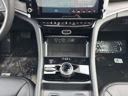 New 2026 Jeep Grand Cherokee L Limited w/ Luxury Tech Group II AWD/4WD image 18