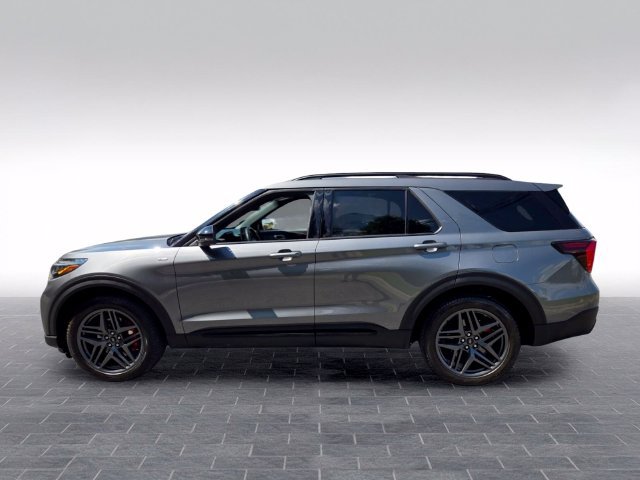 Used 2025 Ford Explorer ST-Line w/ ST-Line Street Pack AWD/4WD image 4