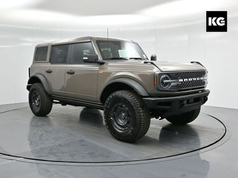 New 2025 Ford Bronco Badlands image 1