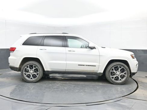 Used 2018 Jeep Grand Cherokee Limited image 11