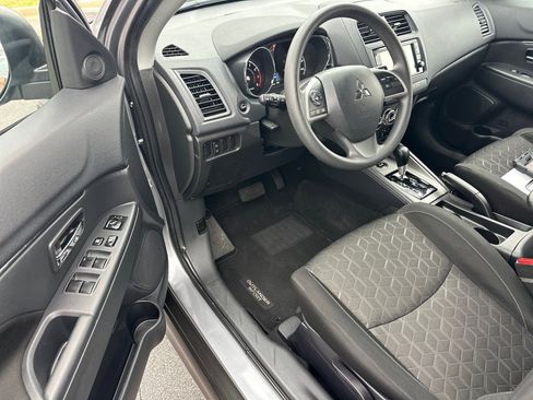 Used 2025 Mitsubishi Outlander Sport LE image 6