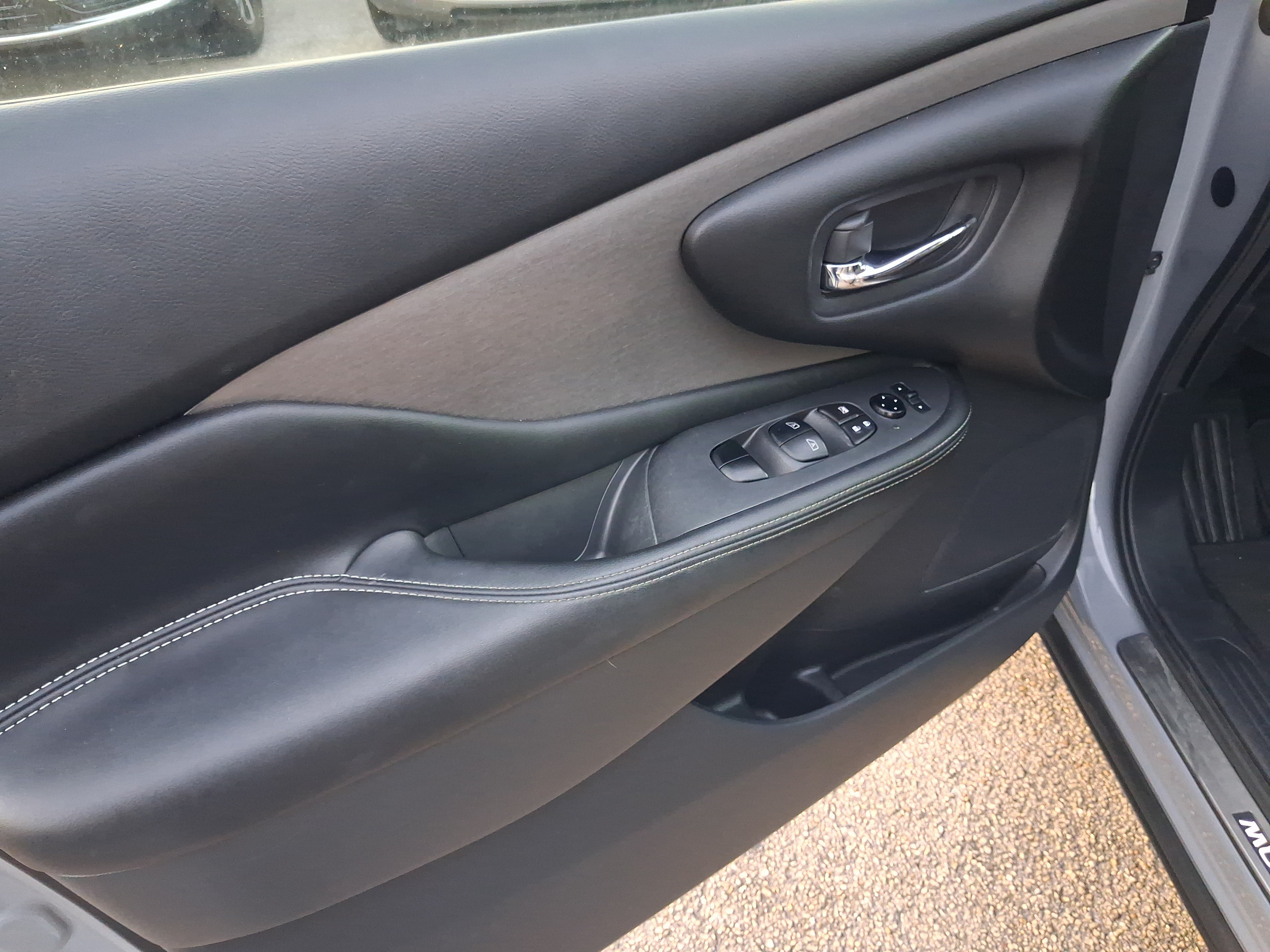 Used 2023 Nissan Murano SV w/ SV Midnight Edition Package FWD image 12
