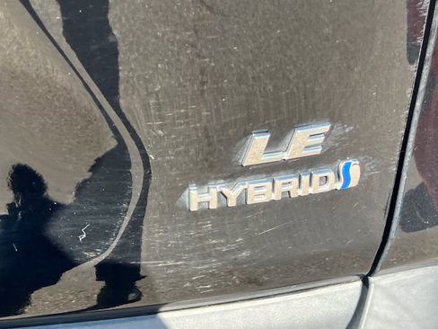 Used 2022 Toyota RAV4 LE image 21