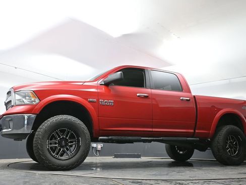 Used 2018 RAM 1500 SLT AWD/4WD image 60