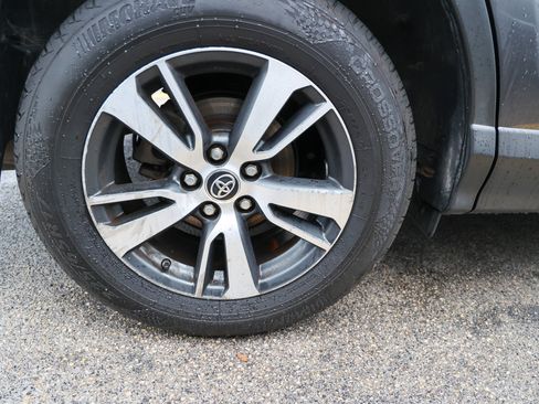 Used 2018 Toyota RAV4 XLE image 13