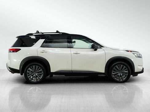 Used 2024 Nissan Pathfinder SL w/ SL Premium Package AWD/4WD image 6