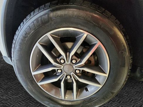 Used 2019 Jeep Grand Cherokee Limited image 11