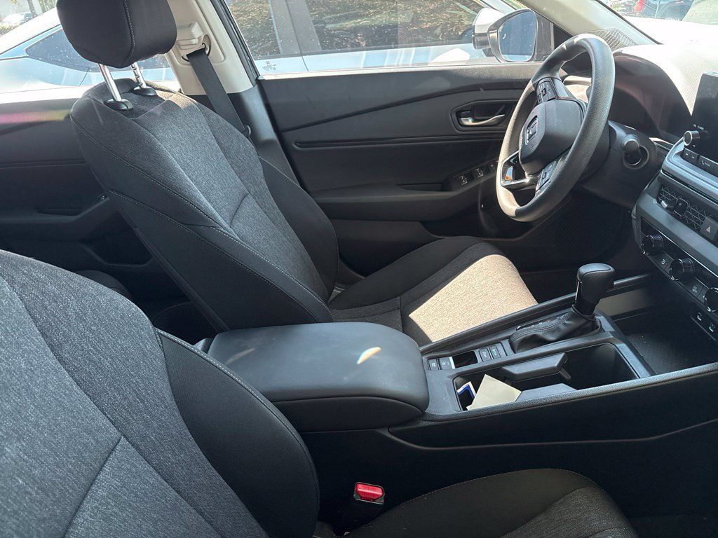 Used 2025 Honda Accord SE image 3
