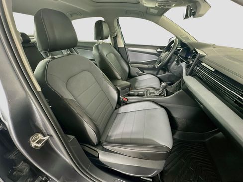 Used 2025 Volkswagen Jetta SE FWD image 31
