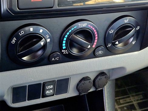 Used 2014 Toyota Tacoma PreRunner image 18