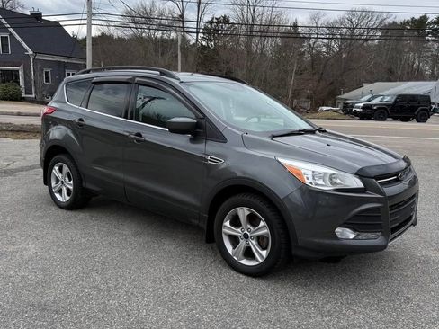 Used 2016 Ford Escape SE w/ Equipment Group 201A image 4