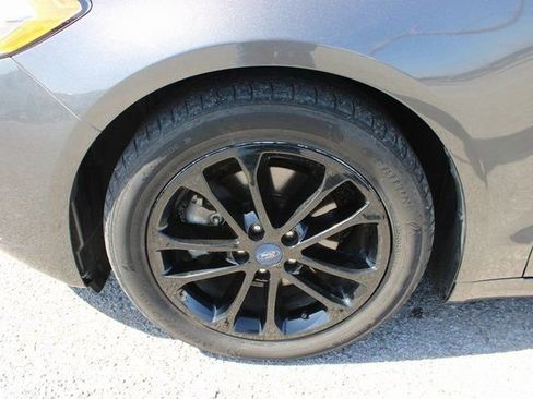 Used 2019 Ford Fusion SE image 10