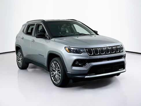 Used 2023 Jeep Compass Limited w/ Elite Group AWD/4WD image 3