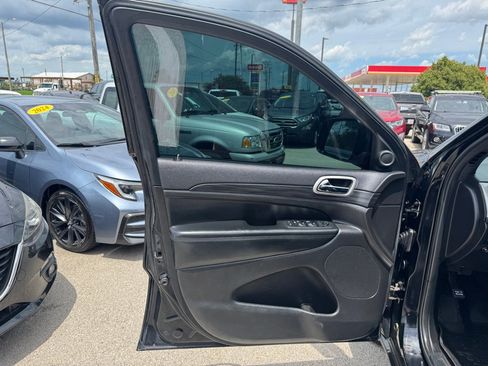 Used 2019 Jeep Grand Cherokee Altitude AWD/4WD image 24
