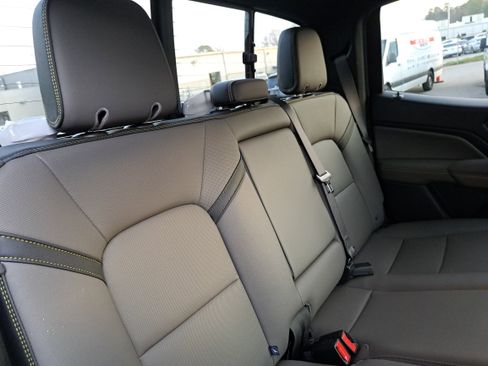 Used 2025 Chevrolet Colorado ZR2 w/ Technology Package image 12