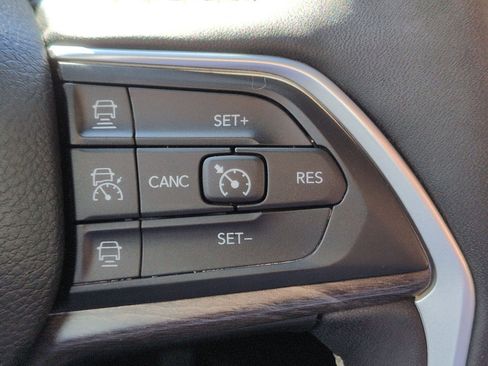 Used 2024 Jeep Grand Cherokee L Limited w/ Luxury Tech Group II AWD/4WD image 19