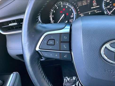 Used 2021 Toyota Highlander XLE image 11