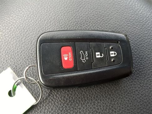 Used 2023 Toyota RAV4 XLE w/ Convenience Package image 32