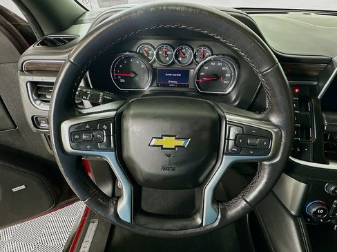 Used 2021 Chevrolet Suburban LT RWD image 11