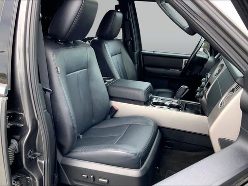 Used 2017 Ford Expedition Limited w/ Equipment Group 301A RWD image 9