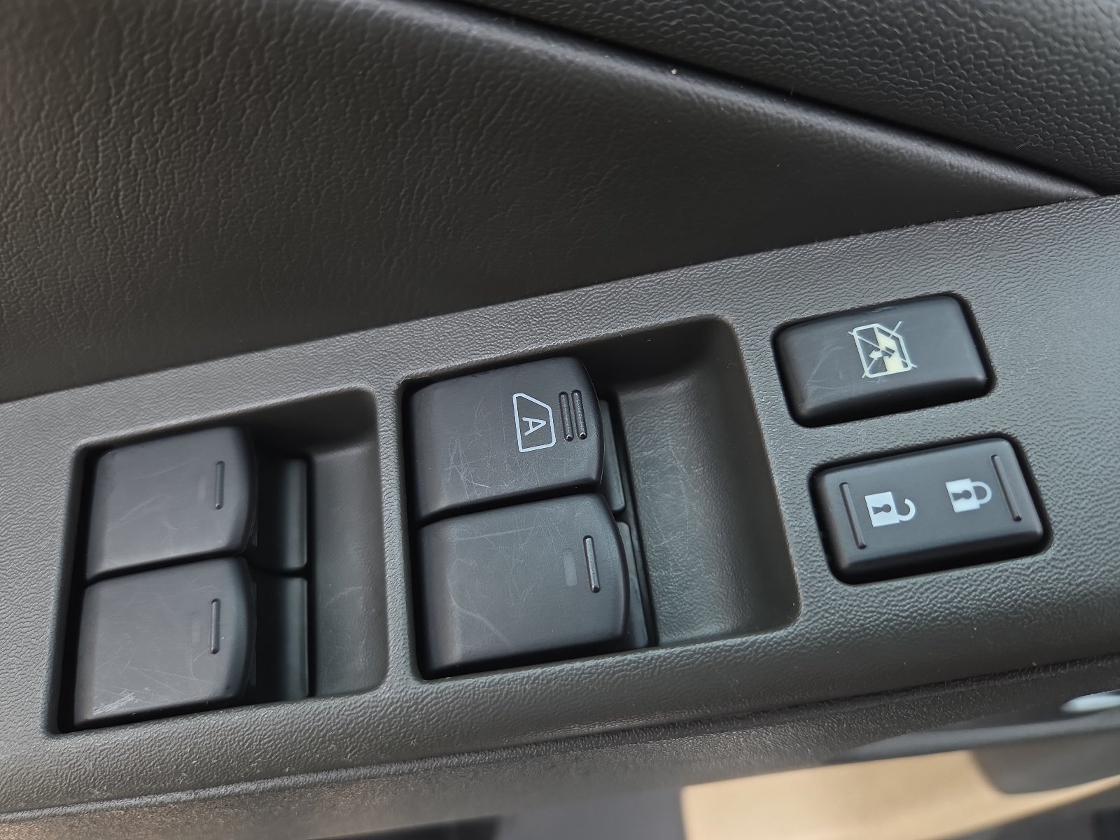 Used 2021 Nissan Frontier PRO-4X w/ Pro-4x Utility Package AWD/4WD image 15