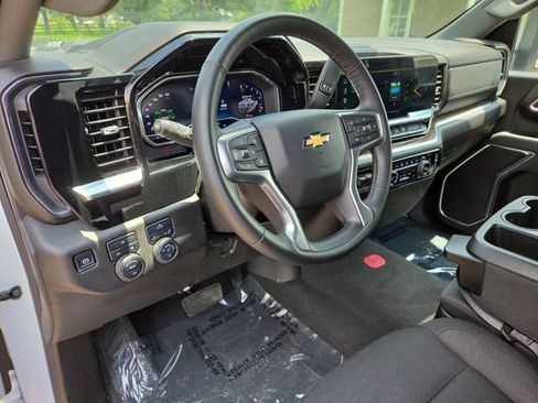 Certified 2025 Chevrolet Silverado 2500 LT w/ Convenience Package AWD/4WD image 11