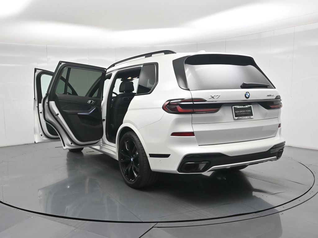 Used 2025 BMW X7 xDrive40i w/ M Sport Package AWD/4WD image 35