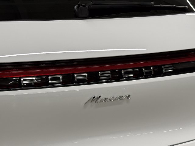 Certified 2026 Porsche Macan AWD/4WD image 13